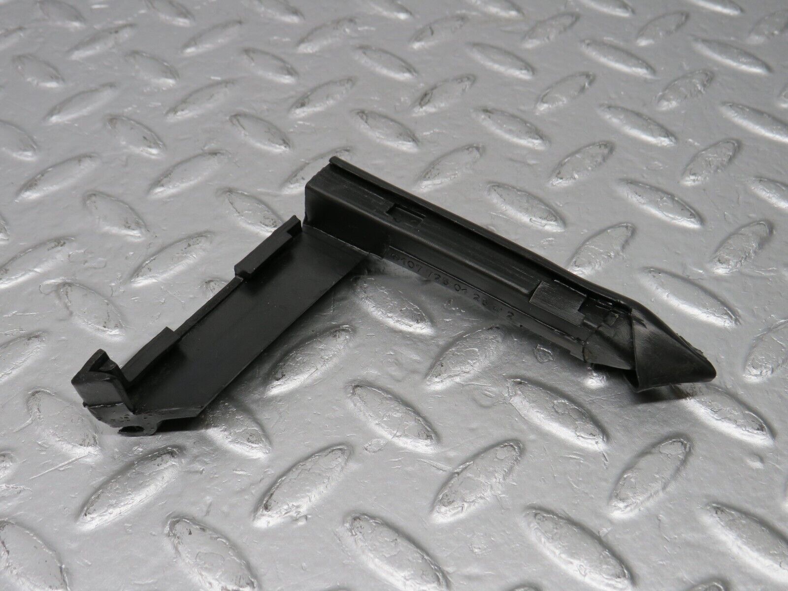 39172 Mercedes-Benz R107 500SL Front Left Rubber Window Guide 1077250125