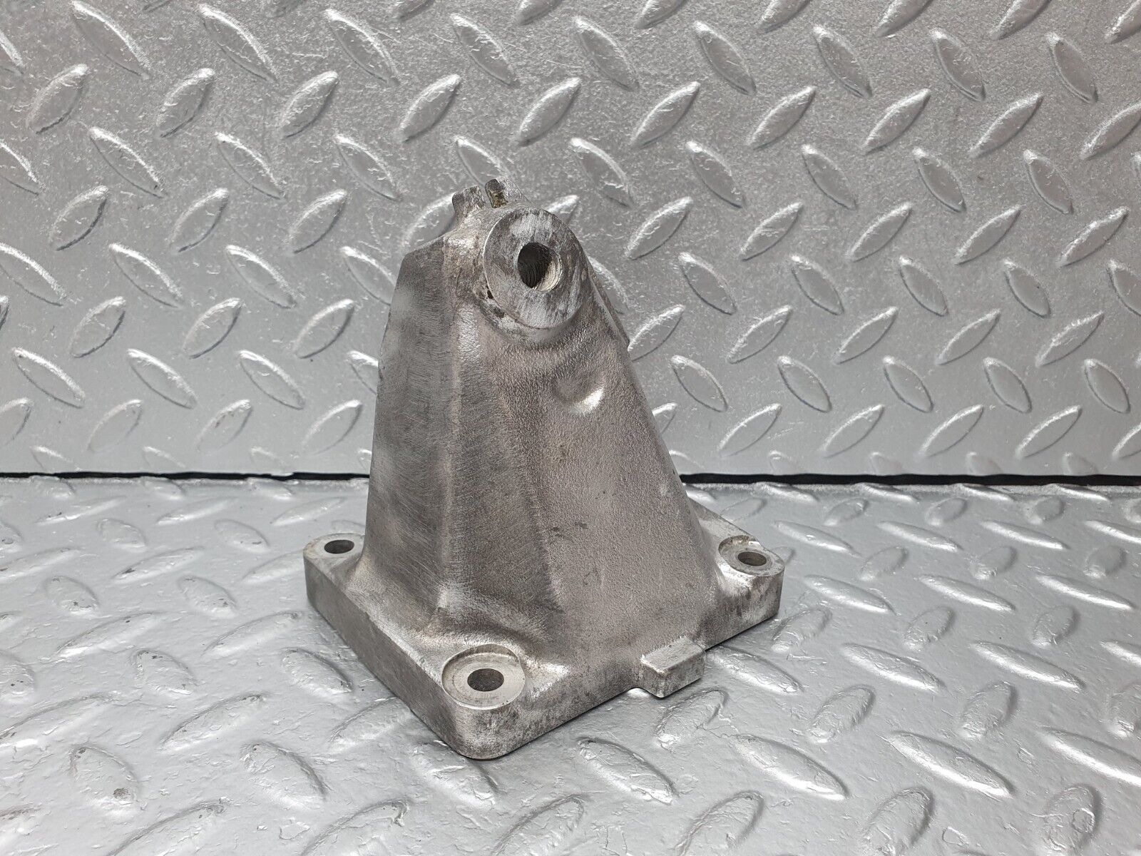 42307 Mercedes-Benz R129 320SL Coupe Engine Mount Bracket Right 1042230504