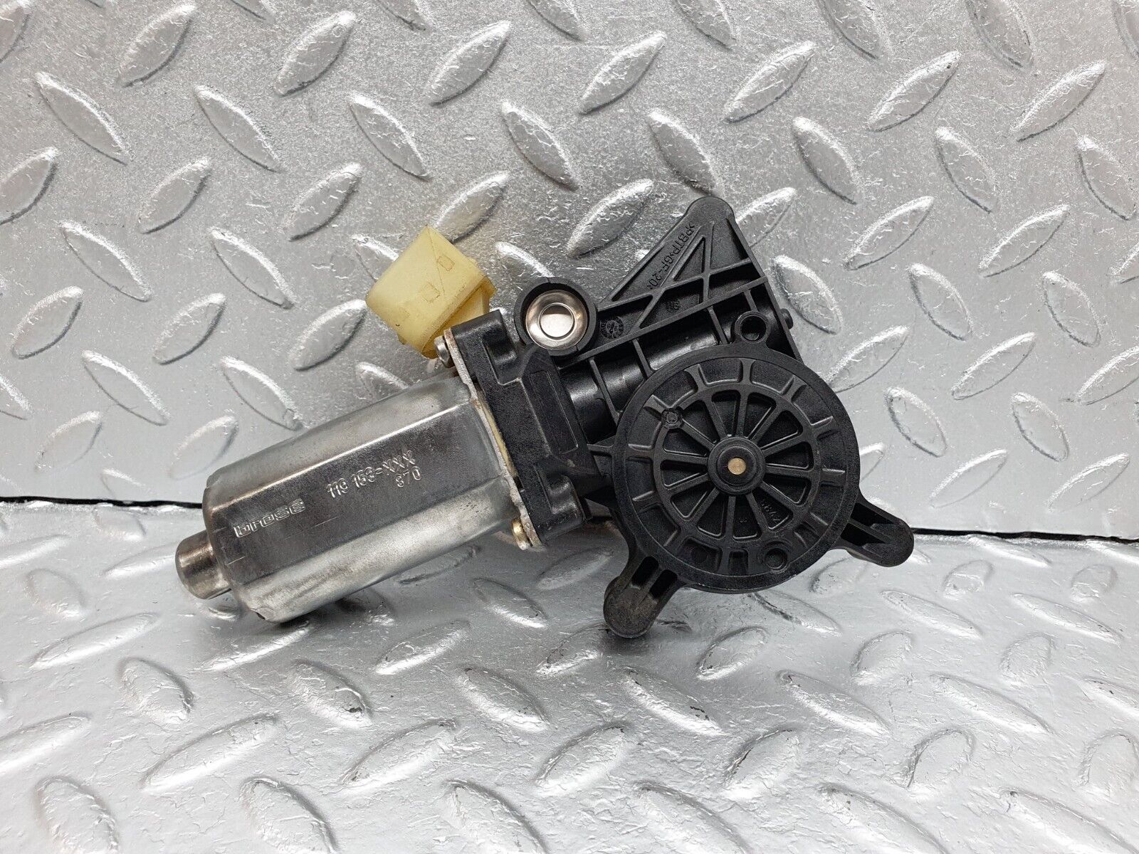 41913 Mercedes-Benz W202 C200 Window Regulator Motor Front Right Bosch 0130821709