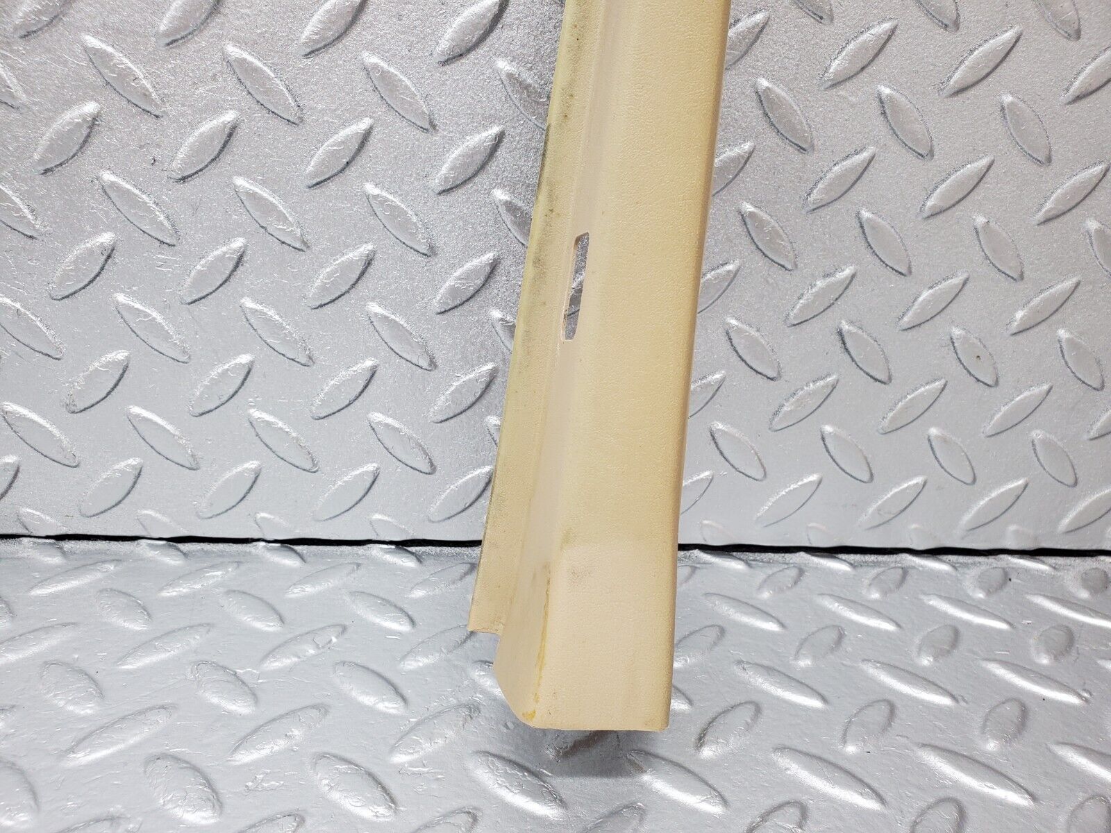 45860 Mercedes-Benz W126 420SE Front Right Door Window Frame Cover 1267250471