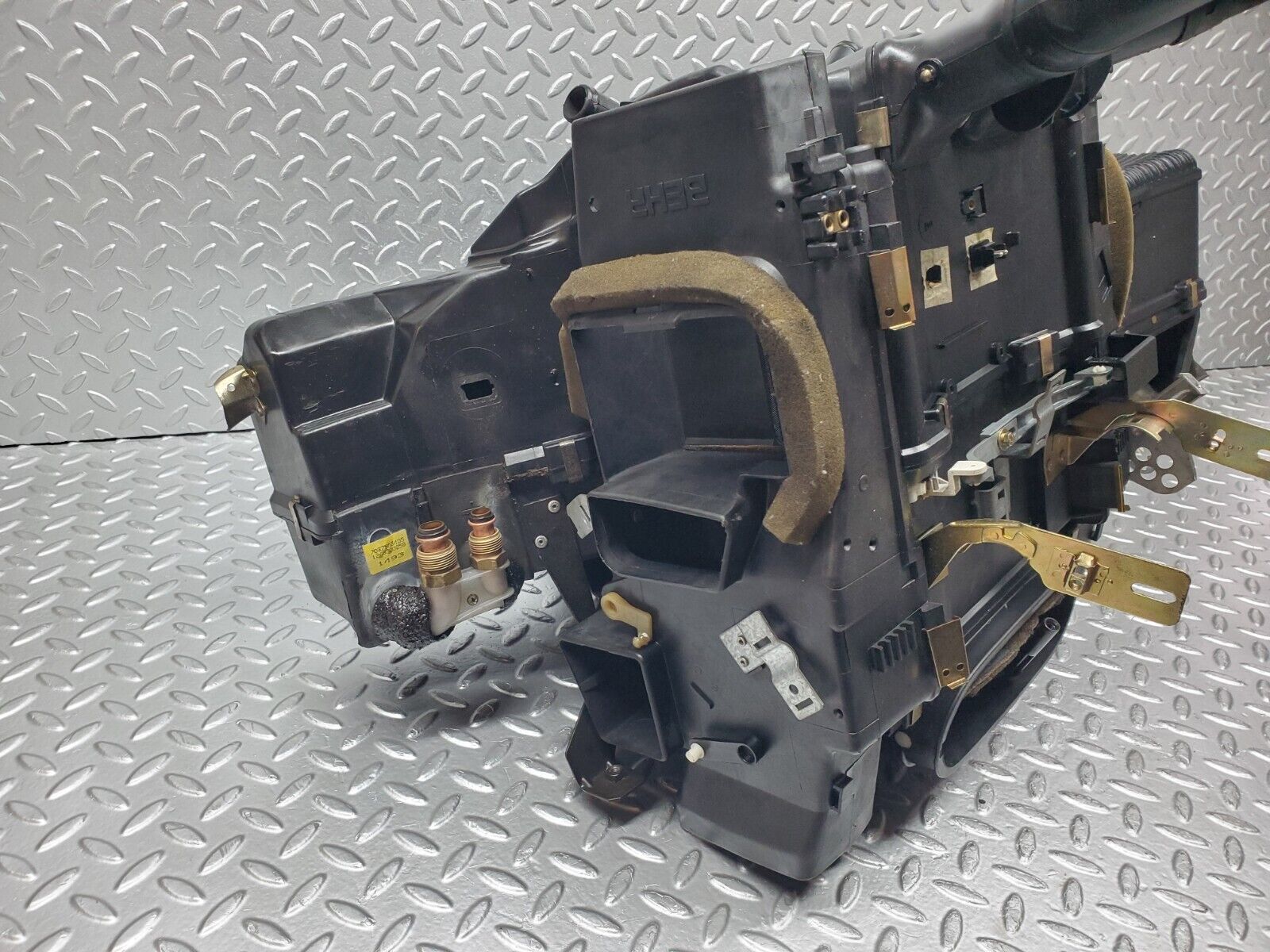 45897 Mercedes-Benz W126 420SE Heater Box Blower Housing Behr