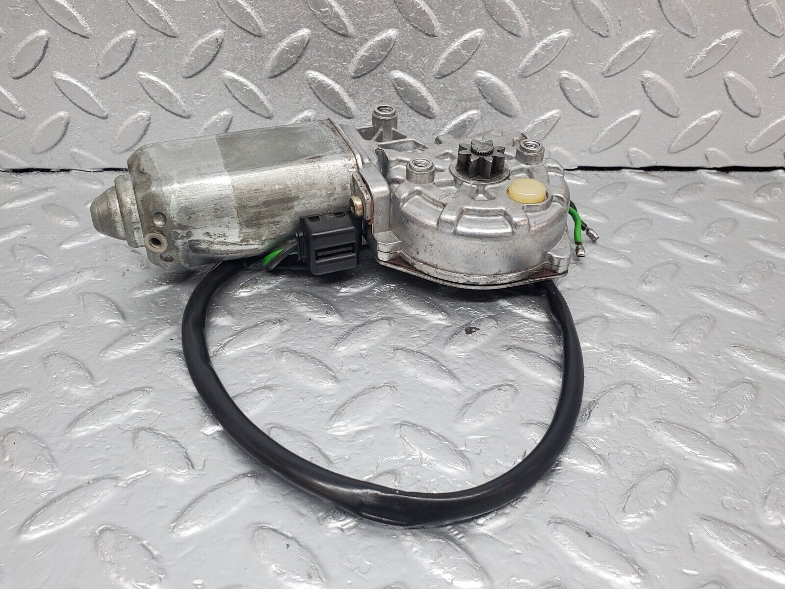 44295 Mercedes-Benz W123 280E Rear Left Window Regulator Motor 0130821017