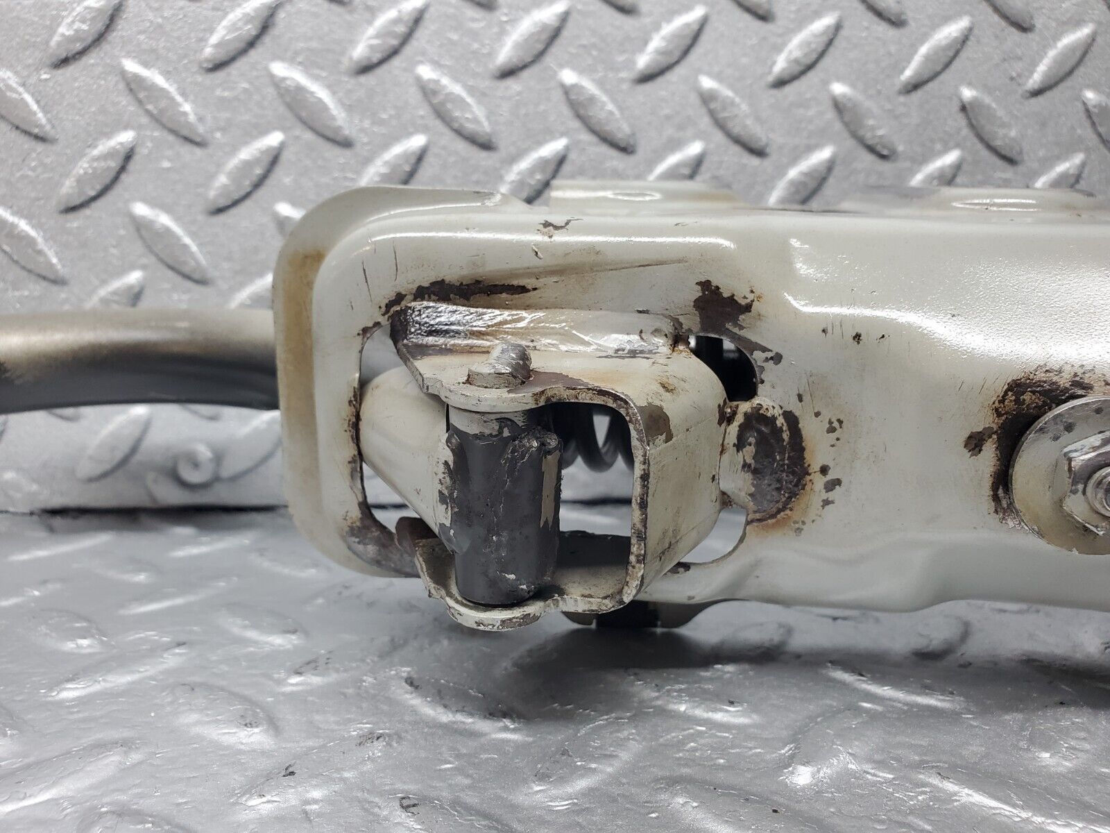 45834 Mercedes-Benz W126 420SE Trunk Lid Hinge Left Side