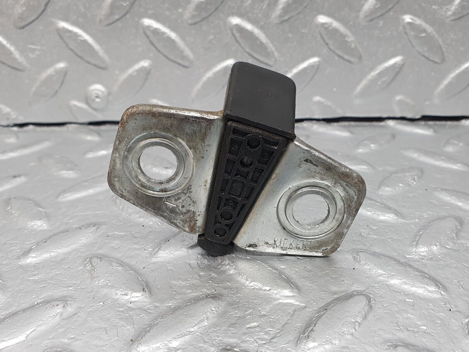 41690 Mercedes-Benz W124 200E Door Lock Latch