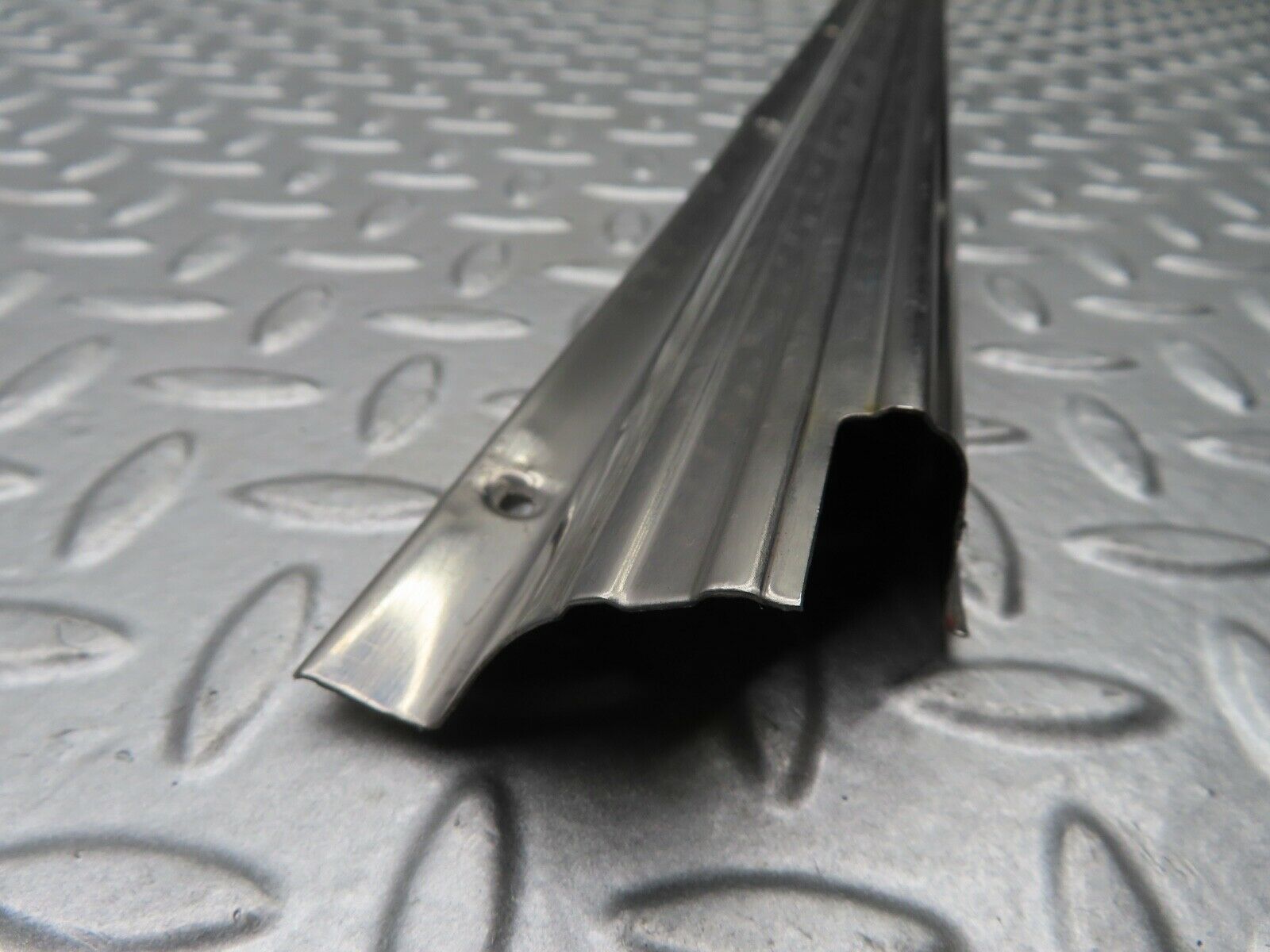 20762 Mercedes-Benz R107 450SL Left Door Sill Chrome