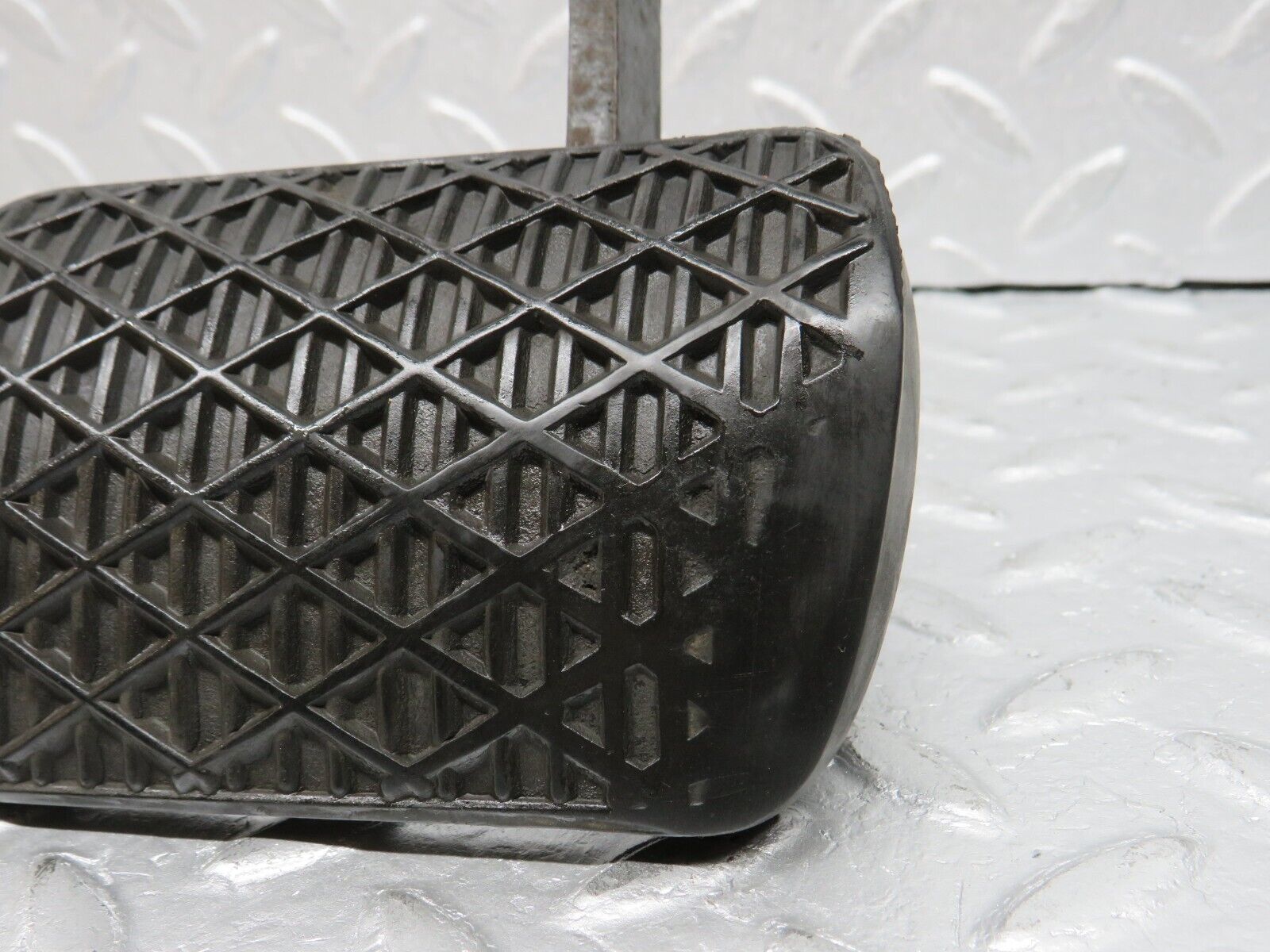 39140 Mercedes-Benz R107 500SL Brake Pedal With Rubber 1232910082