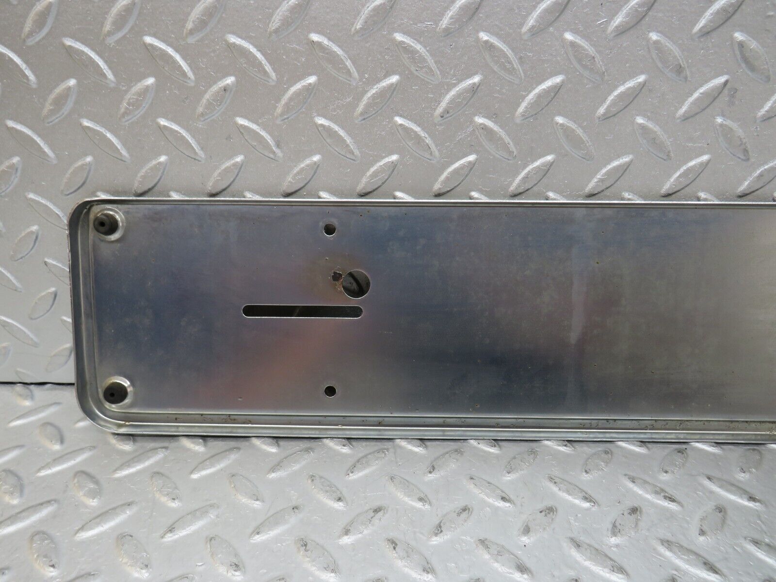 35372 Mercedes-Benz R107 280SL Rear number Plate Holder
