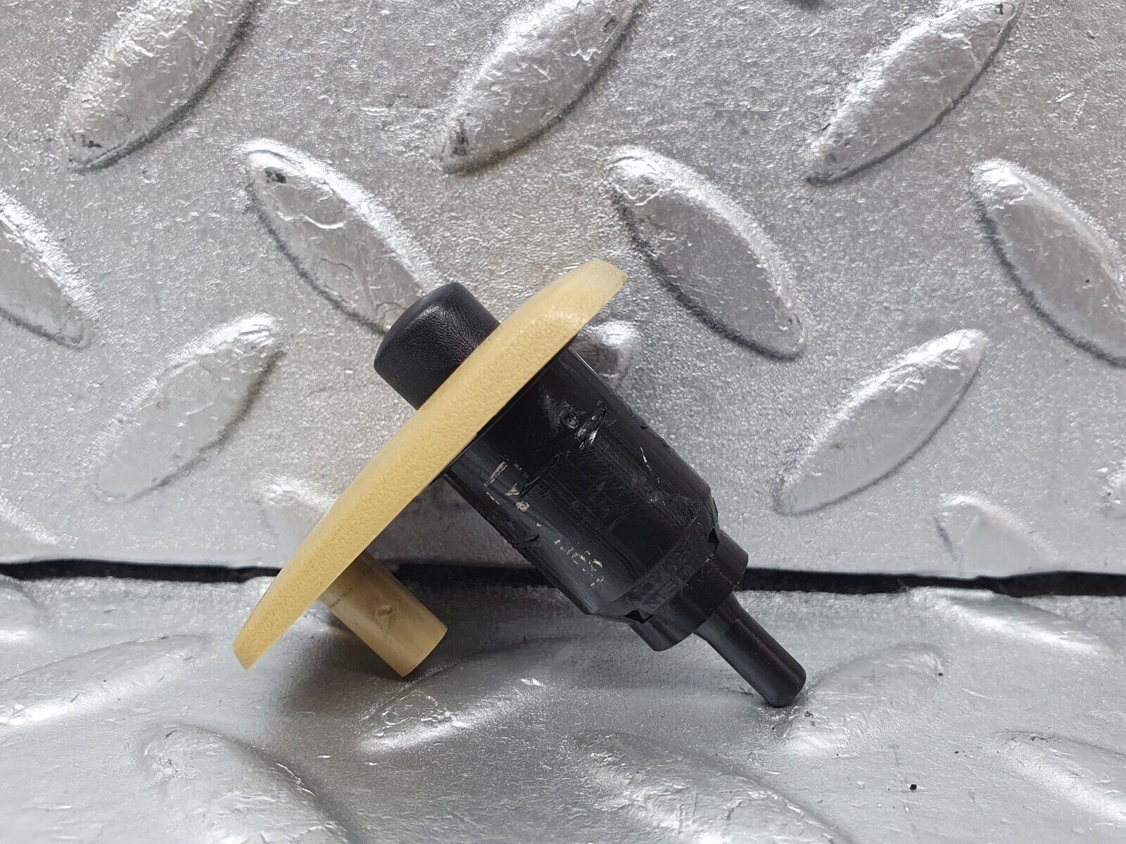 44082 Mercedes-Benz C123 230CE Coupe Front Right Seat Folding Button