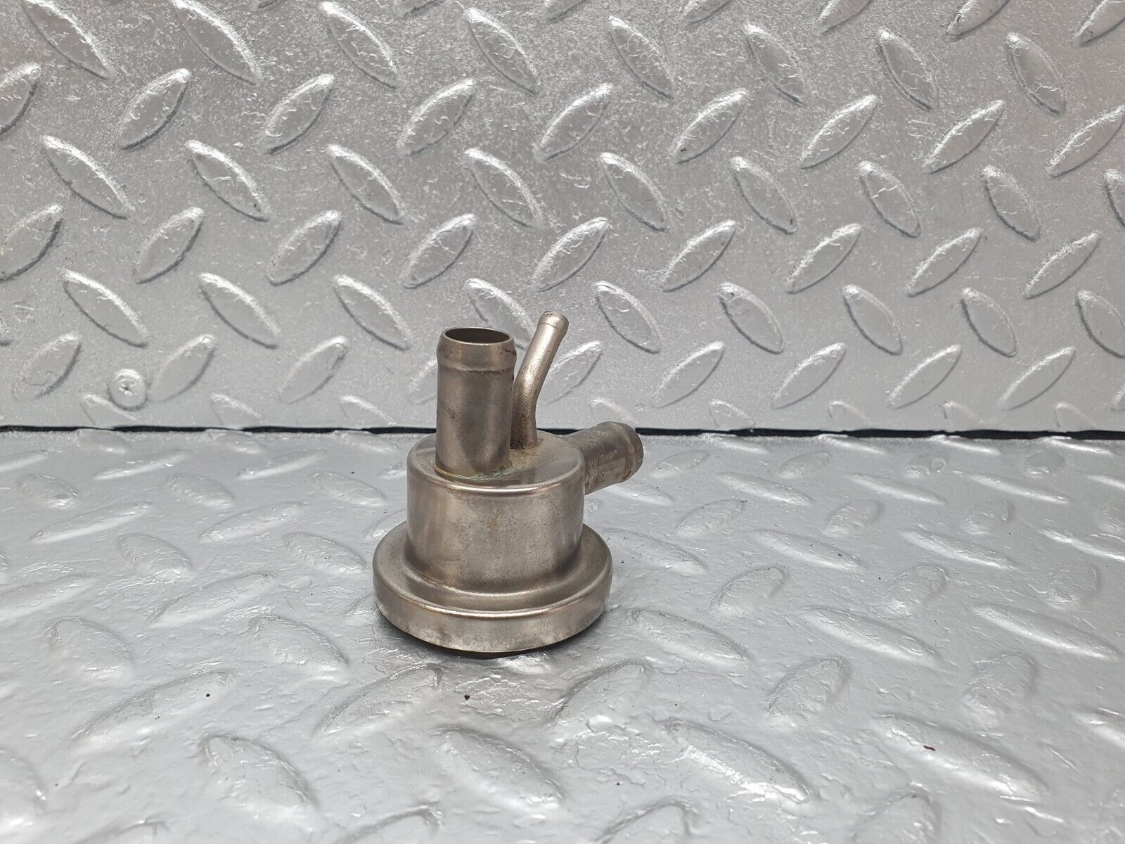 43535 Mercedes-Benz C126 380SEC Coupe Fuel Pressure Regulator Damper 1264700116