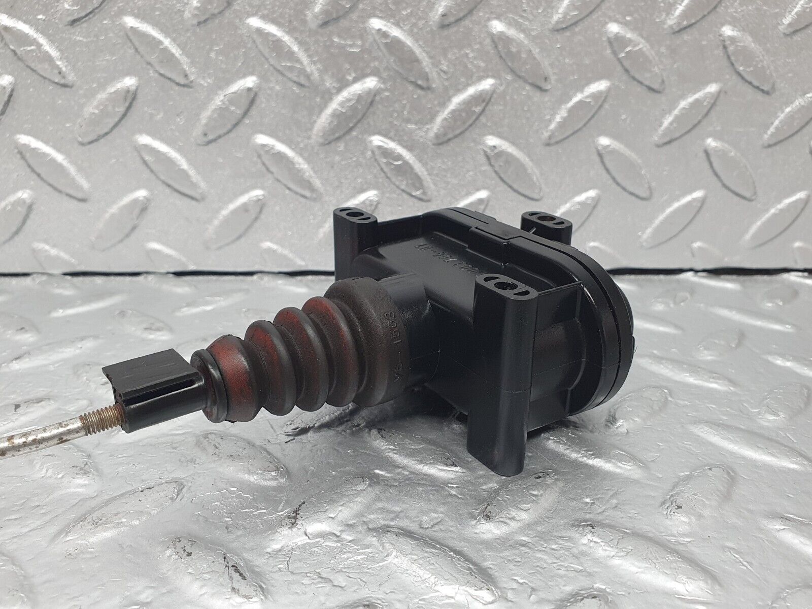 43647 Mercedes-Benz C126 380SEC Coupe Left Door Lock Vacuum Actuator