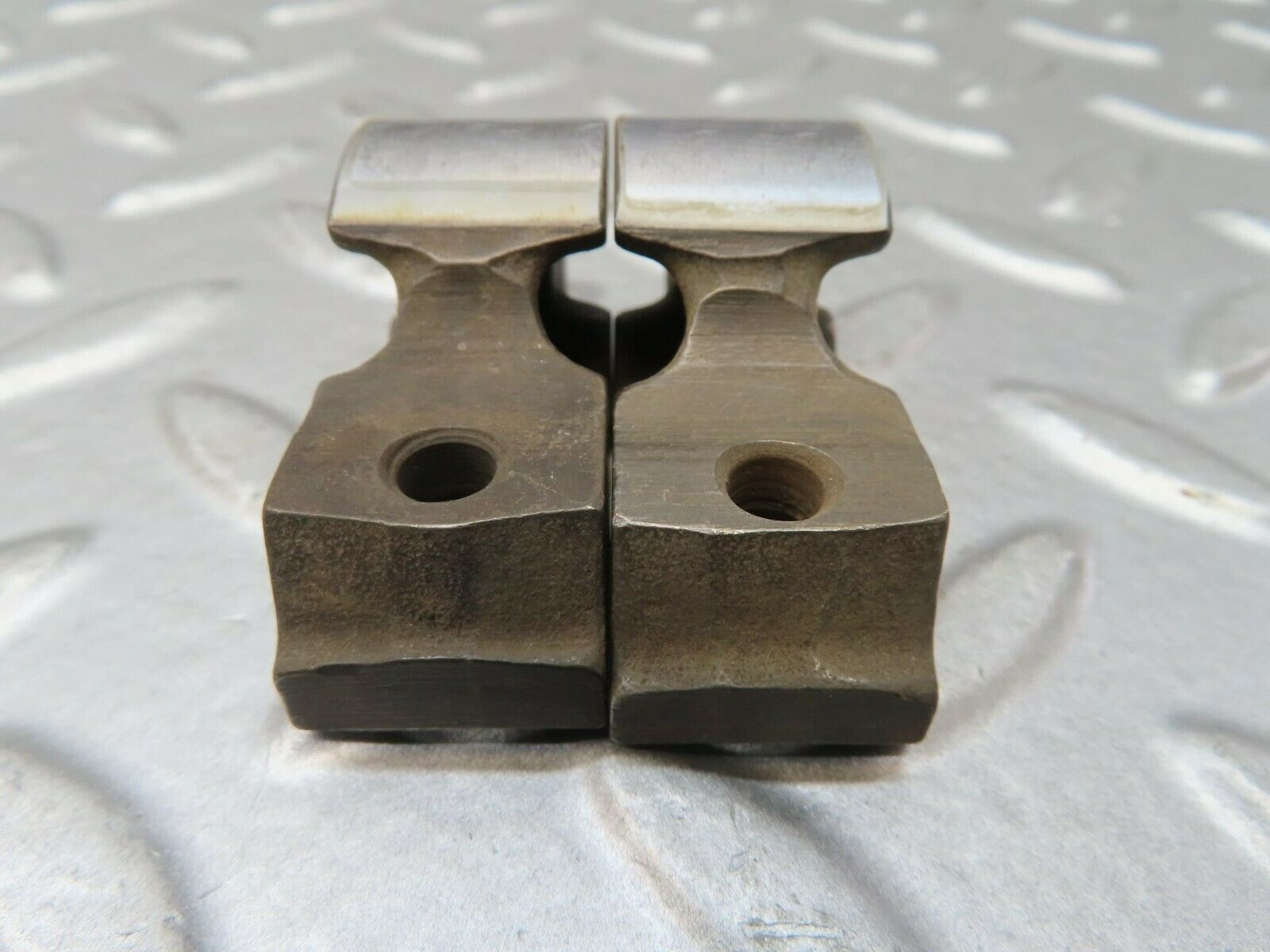 15700 Mercedes-Benz R107 450SL Valve Rocker Arm With Valve Tappet Pair