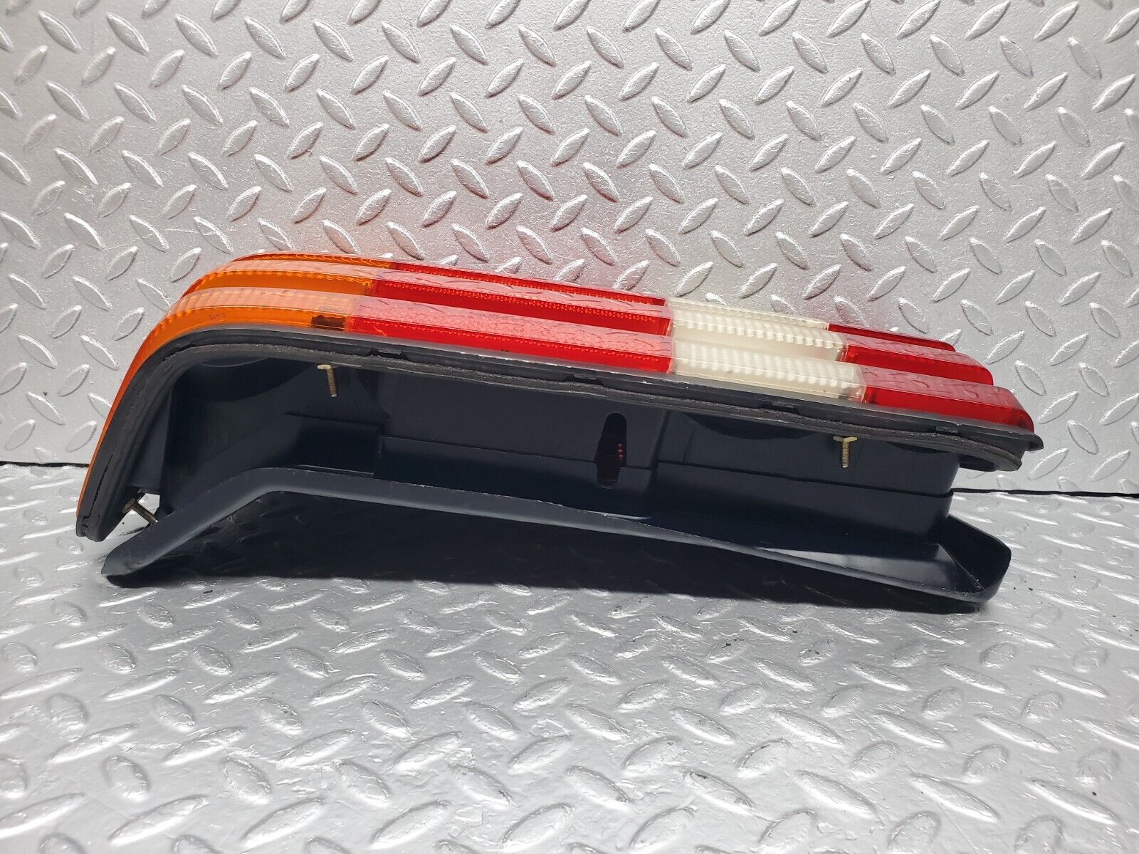 45828 Mercedes-Benz W126 420SE Tail Light & Bulb Holder Left Side 22072