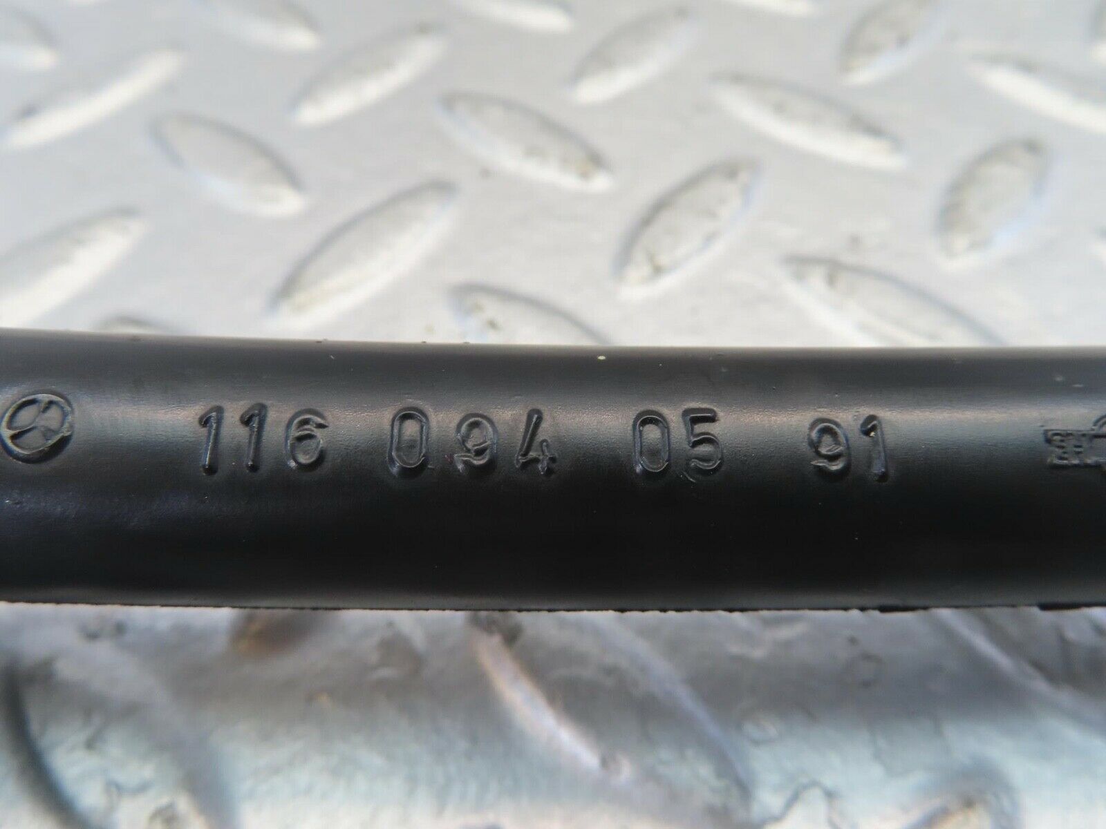 11019 Mercedes-Benz R107 W116 Air Hose For Valve Cover 1160940591