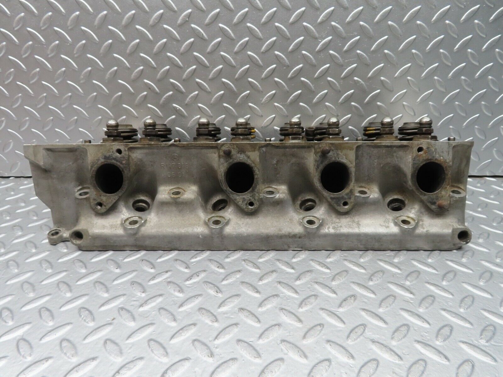 20743 Mercedes-Benz R107 450SL Cylinder Head Left Side 1170160601