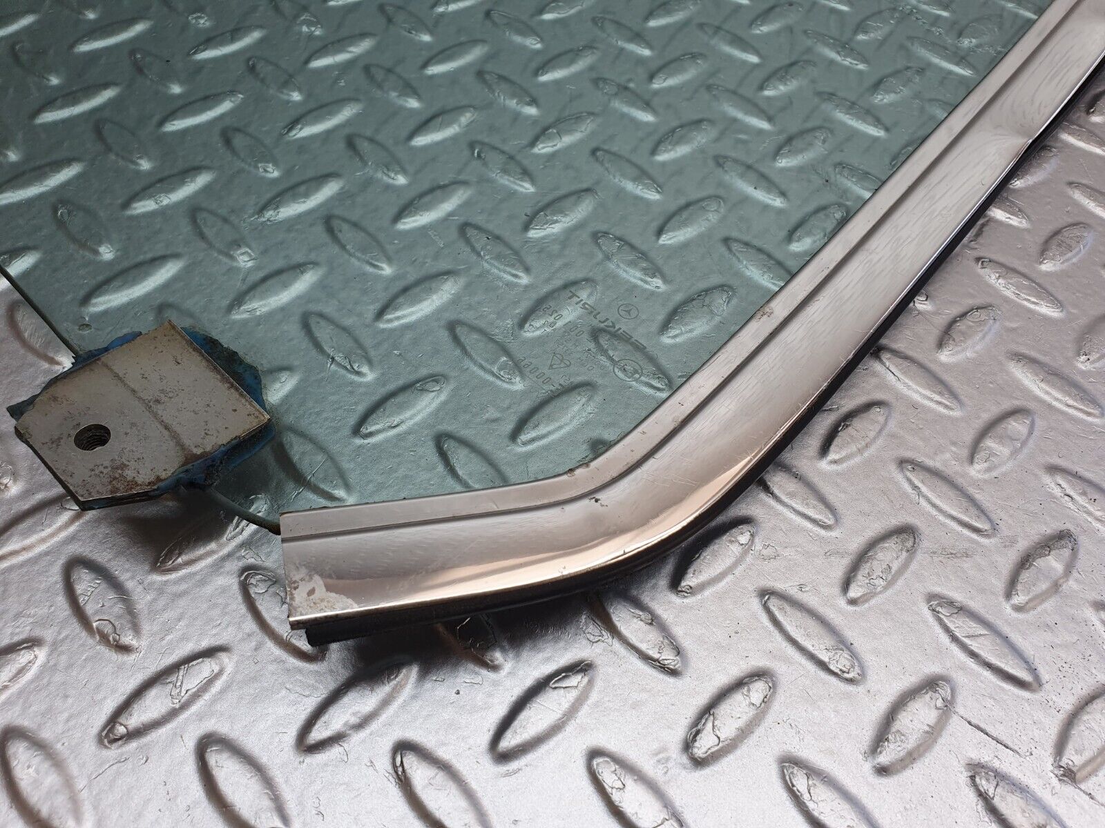 43761 Mercedes-Benz C126 380SEC Coupe Rear Left Window Glass