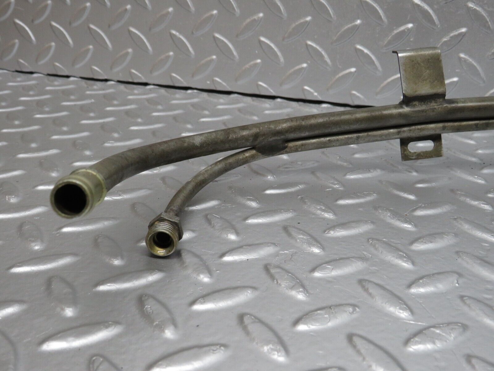 40075 Mercedes-Benz R107 350SL Oil Pipe Line