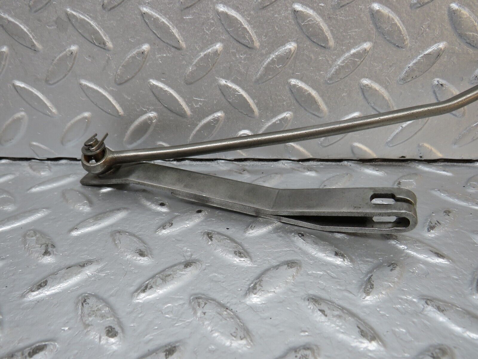 39932 Mercedes-Benz R107 350SL Automatic Gearbox Linkage