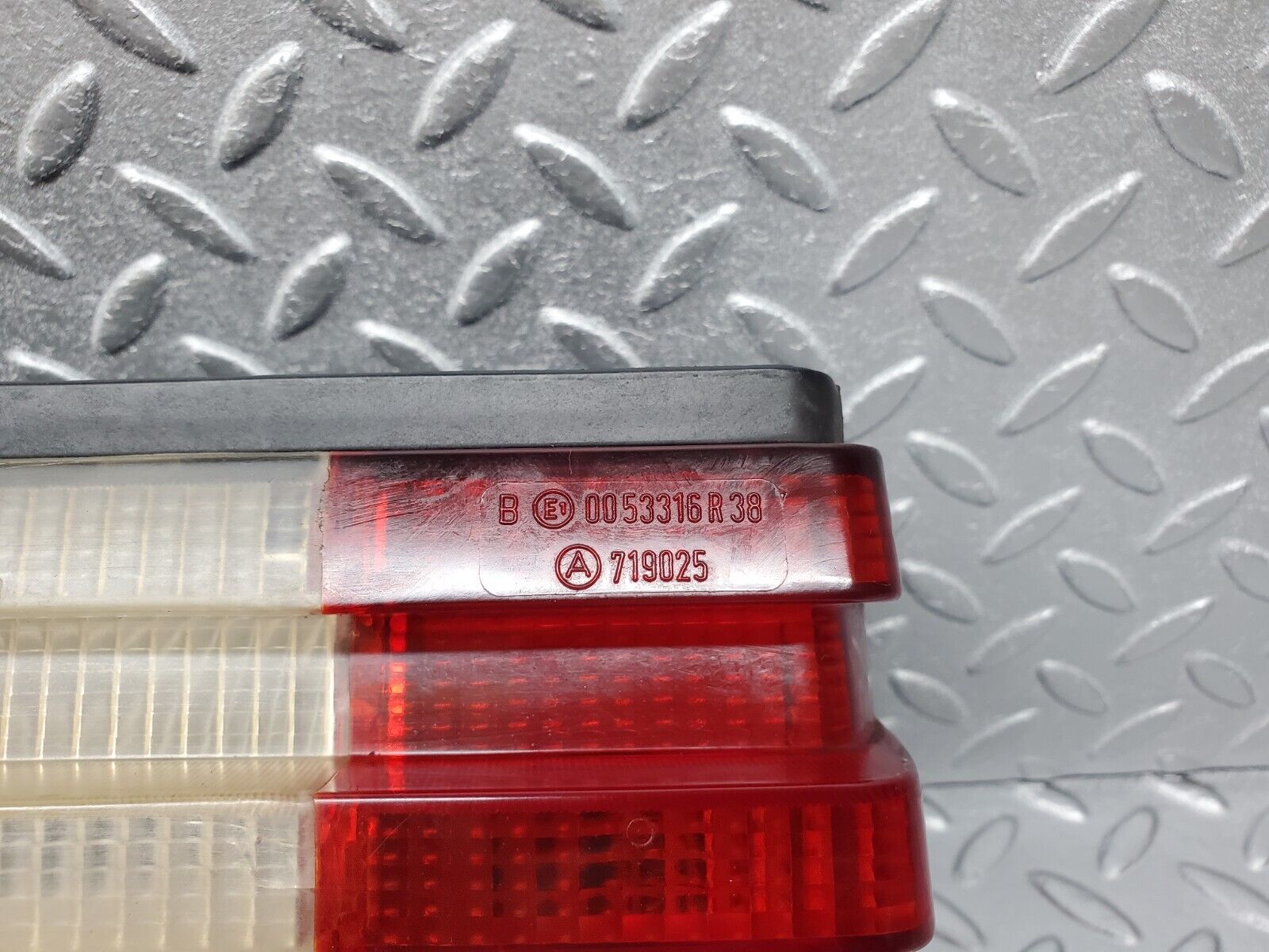 45828 Mercedes-Benz W126 420SE Tail Light & Bulb Holder Left Side 22072