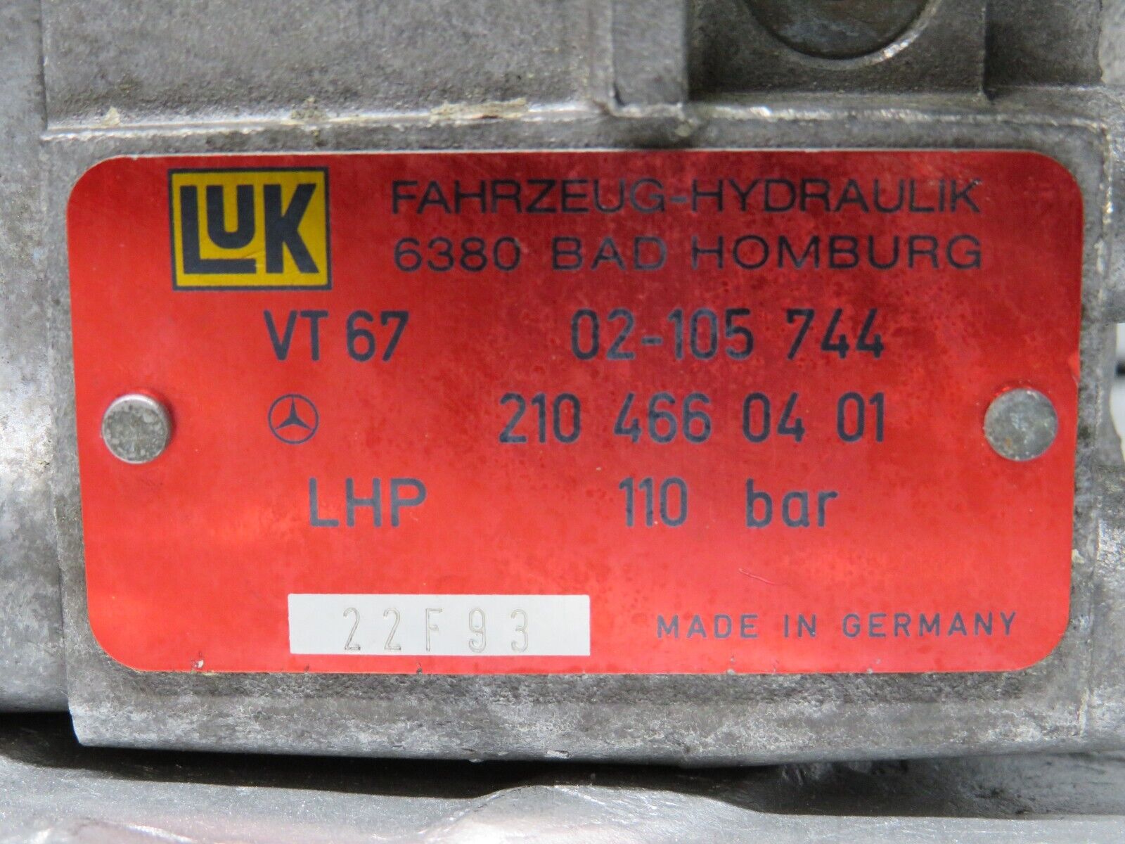 38050 Mercedes-Benz A124 320E Power Steering Pump LUK 2104660401 VT6702105744