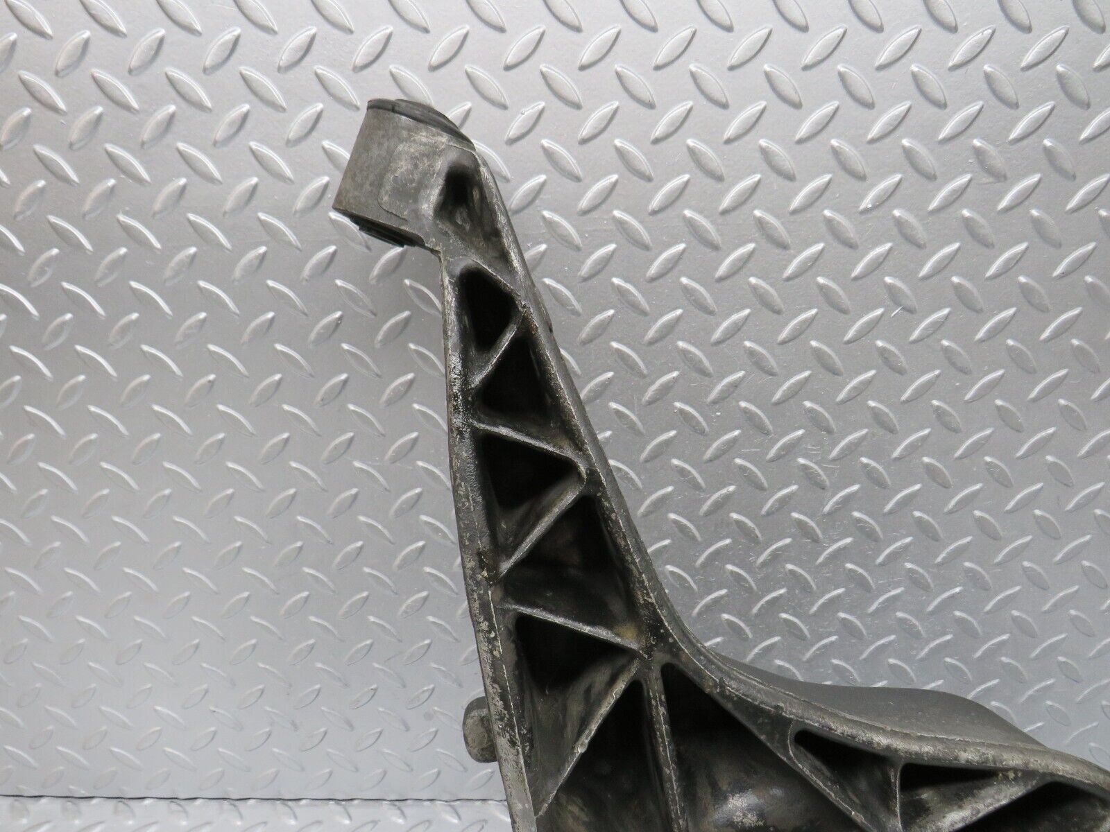 39313 Mercedes-Benz R107 500SL Trailing Arm Control Arm Rear Left 1263520404