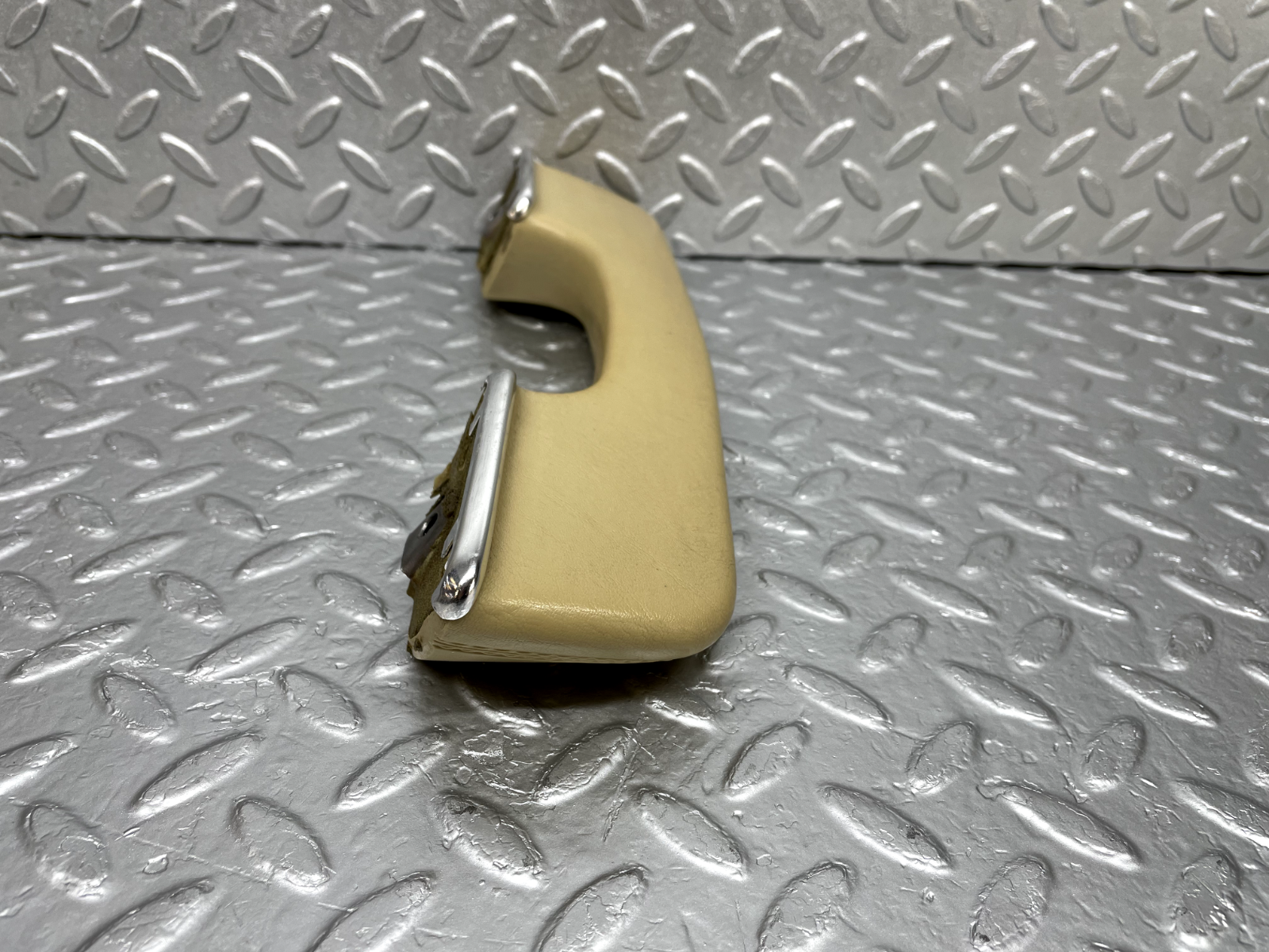 44259 Mercedes-Benz W123 280E Front Right Interior Door Handle Beige
