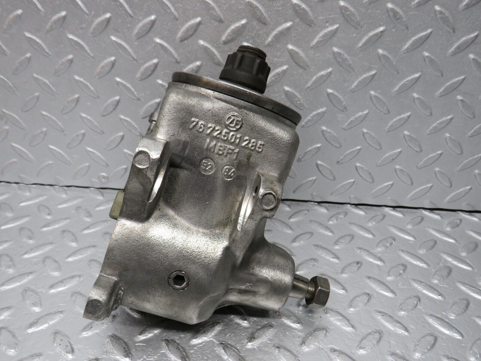 39224 Mercedes-Benz R107 500SL Power Steering Pump 1264601380 7672900448