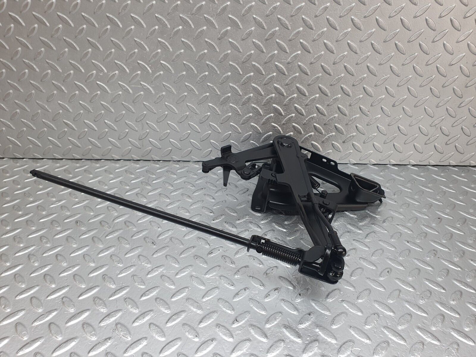 43827 Mercedes-Benz C126 380SEC Coupe Handbrake Regulator