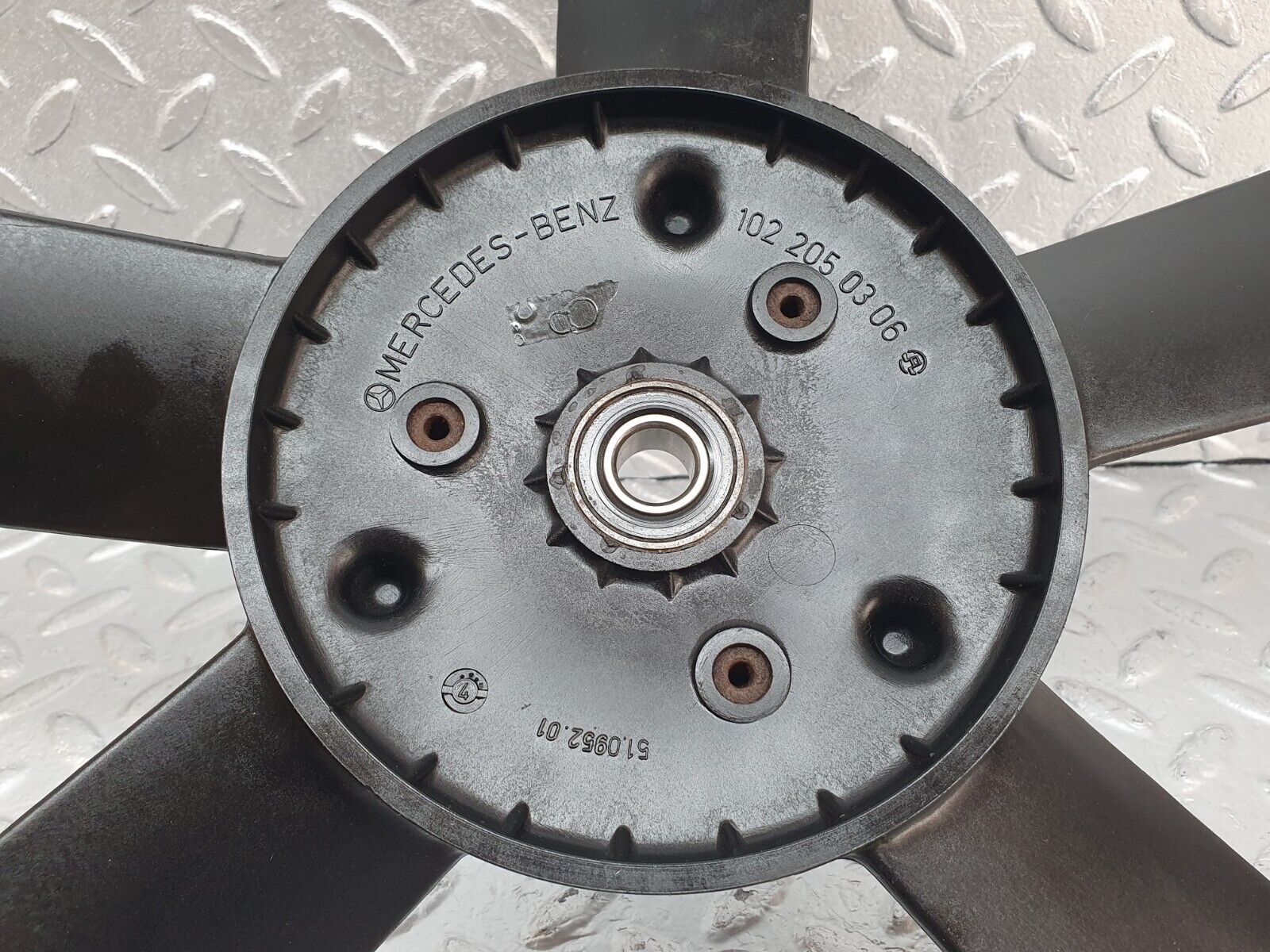 44038 Mercedes-Benz C123 230CE Coupe Engine Cooling Fan 1022050306