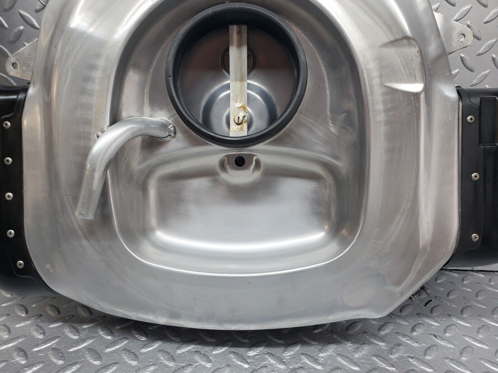 45872 Mercedes-Benz W126 420SE Aluminium Air Filter Box Housing 0130946802