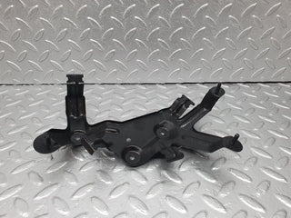 42121 Mercedes-Benz W202 C200 Fuel Pump Bracket
