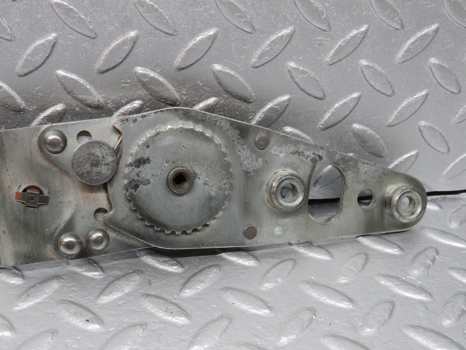 40015 Mercedes-Benz R107 350SL Front Right Seat Hinge 0009109285