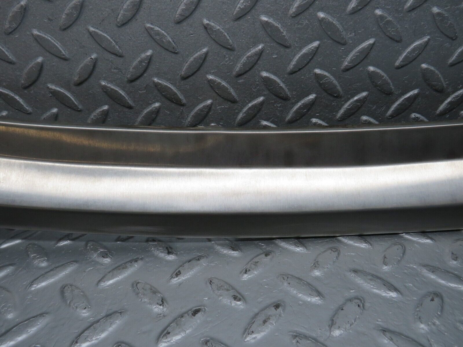39865 Mercedes-Benz R107 350SL Windscreen Top Chrome Trim