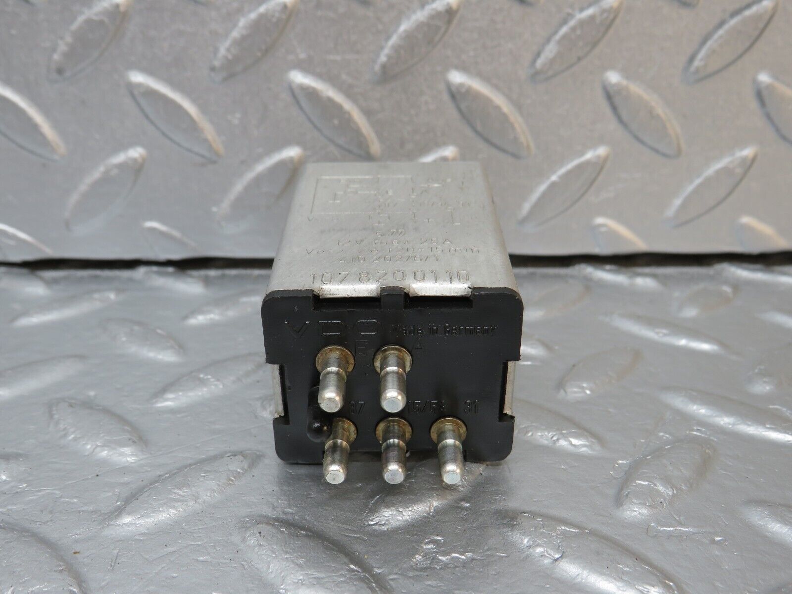 39828 Mercedes-Benz R107 350SL Heated Window Relay 1078200110