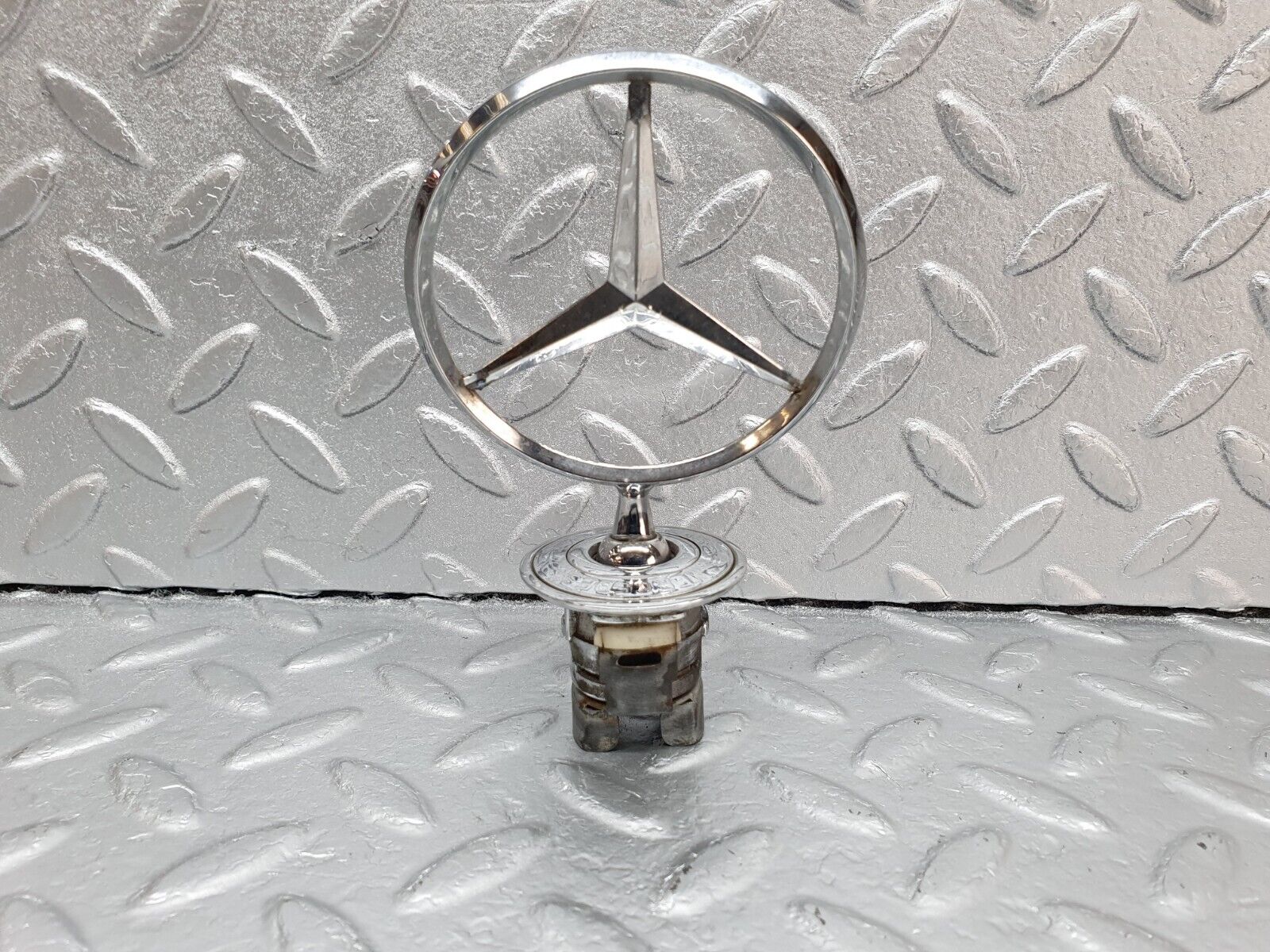 42041 Mercedes-Benz W202 C200 Front Badge Emblem