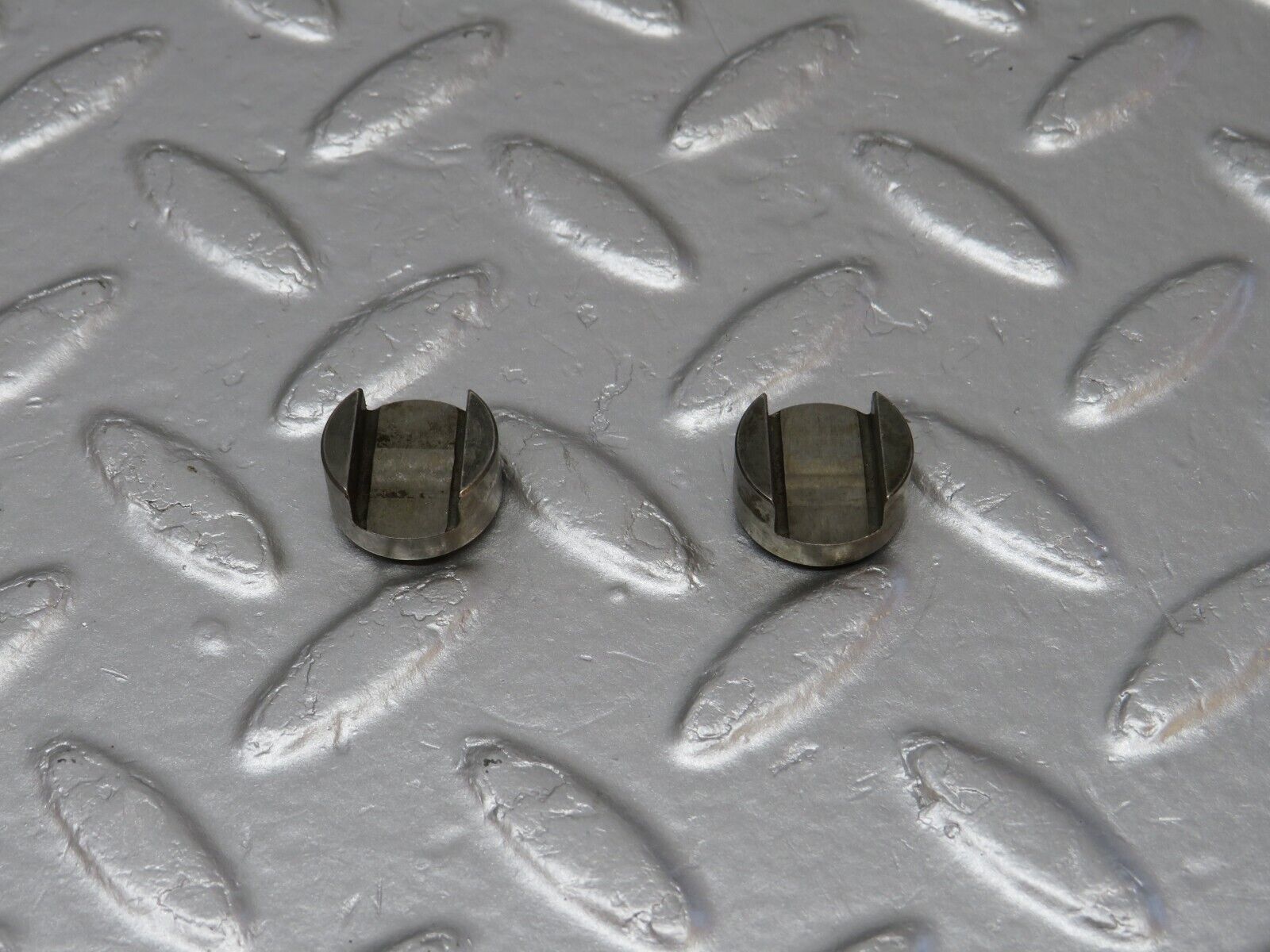 40048 Mercedes-Benz R107 350SL Rocker Arm With Valve Tappet