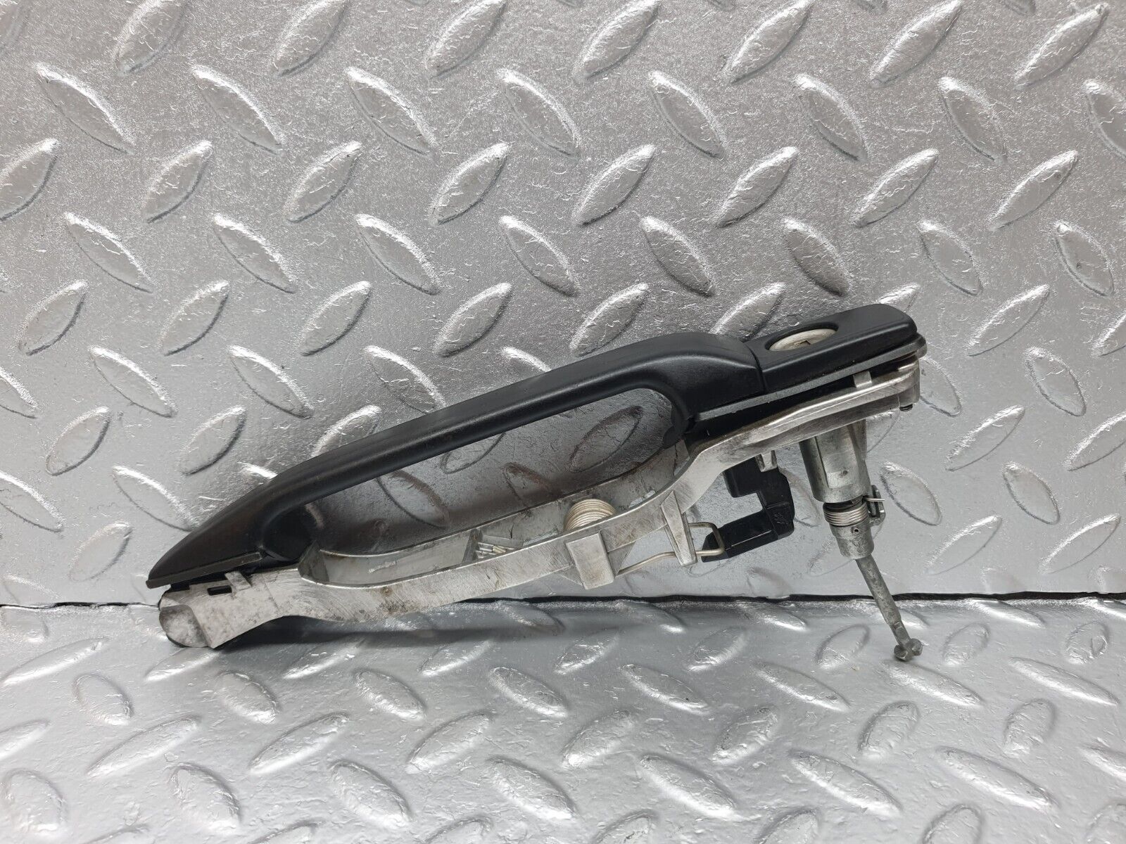 42787 Mercedes-Benz W201 190 2.0L Front Left Door Exterior Handle No Key
