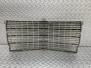 44249 Mercedes-Benz W123 280E Bonnet Grill 1238880923