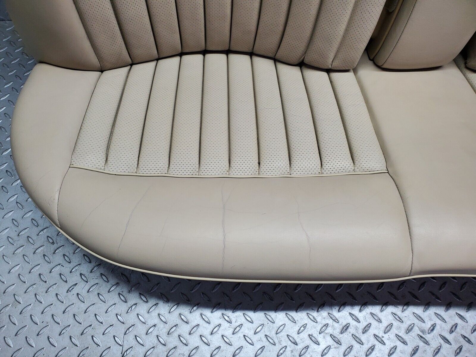 45866 Mercedes-Benz W126 420SE Rear Seat Leather Beige 1269200750 1269201716