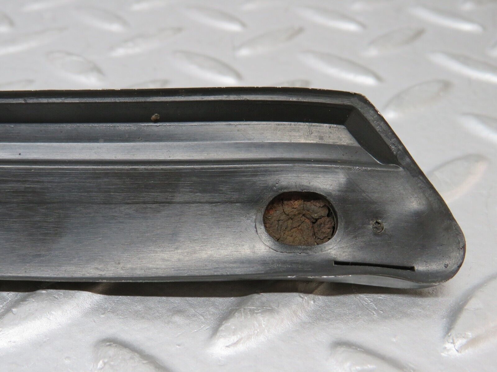 35488 Mercedes-Benz R107 280SL Front Right Fender Centre Moulding Trim