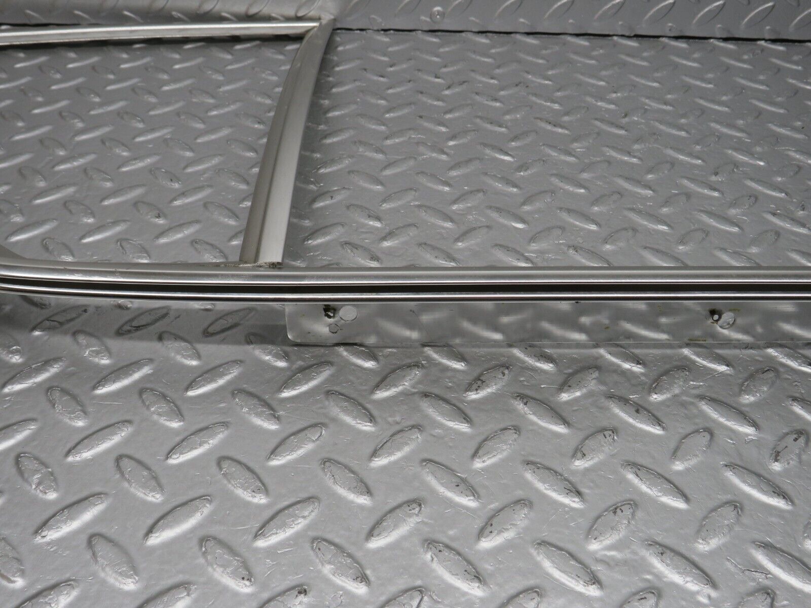 40196 Mercedes-Benz R107 Hardtop Side Window Chrome Moulding Trim Left