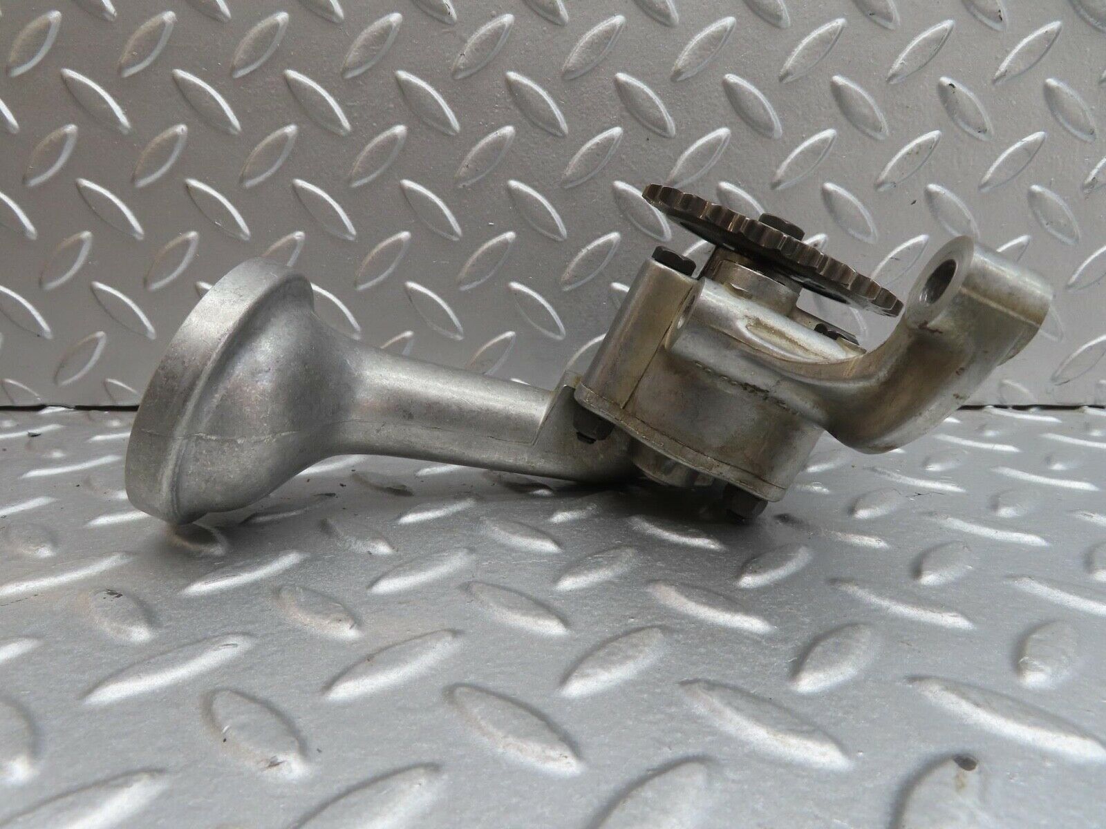 13722 Mercedes-Benz R107 450SL Oil Pump 1161800502