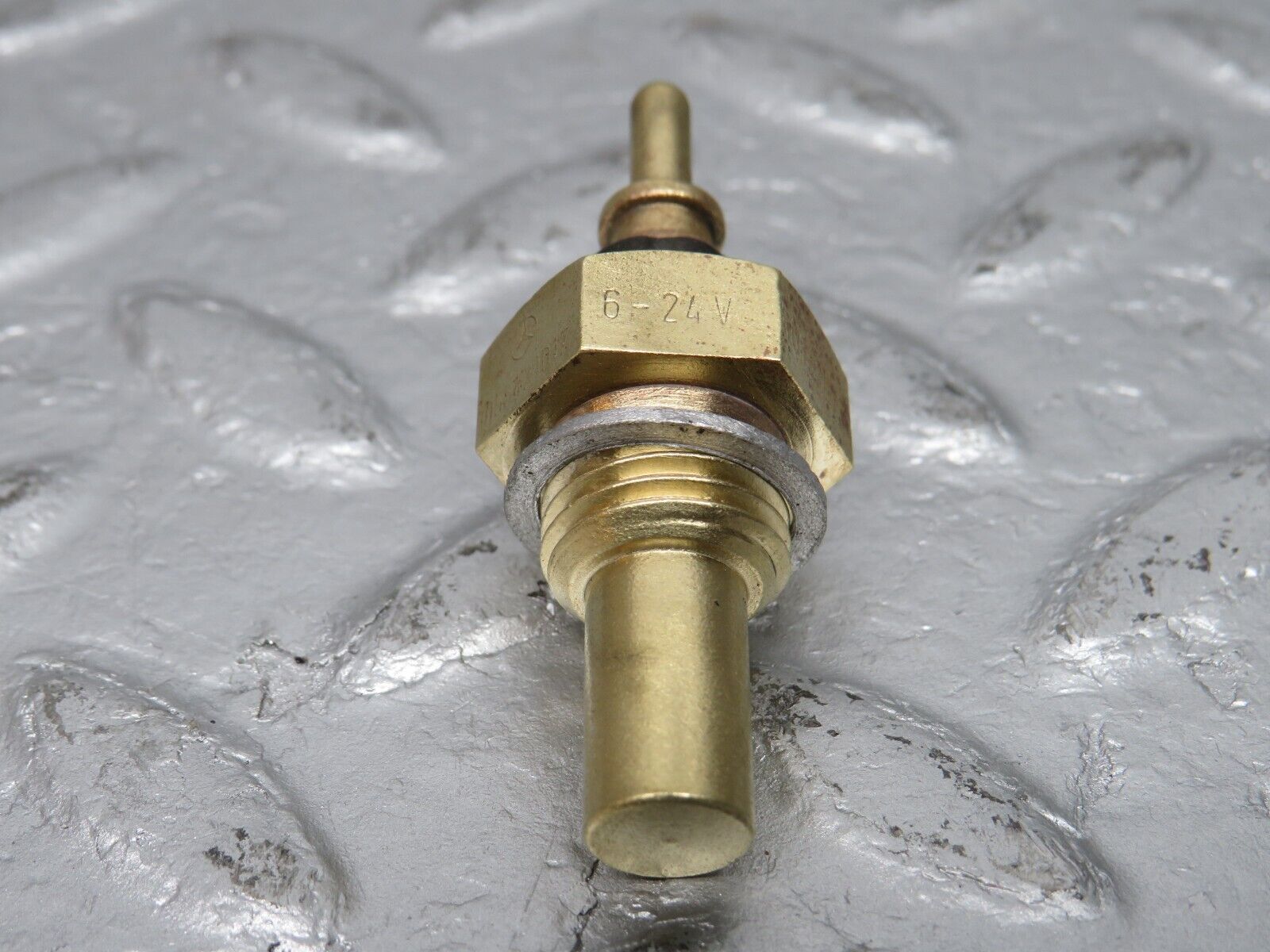 39263 Mercedes-Benz R107 500SL Coolant Temperature Sensor VDO 0055421017