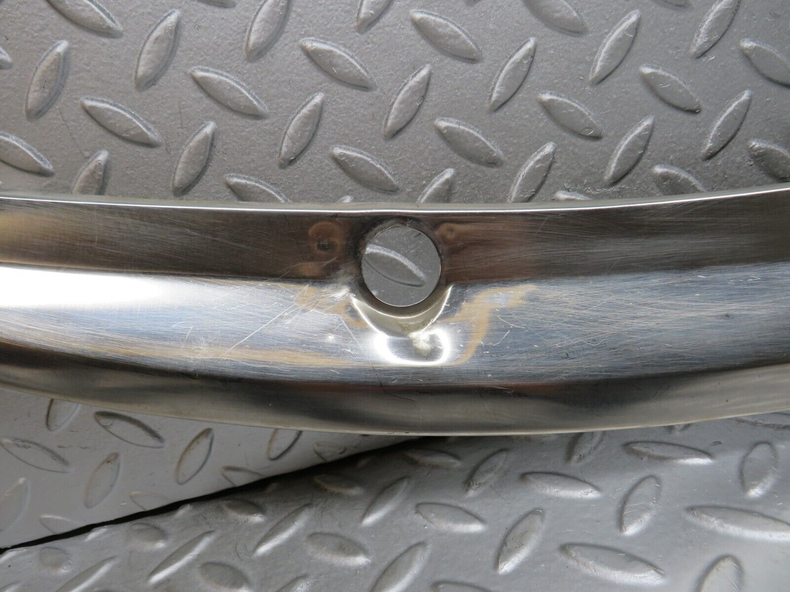 39168 Mercedes-Benz R107 500SL Windscreen Top Chrome Trim