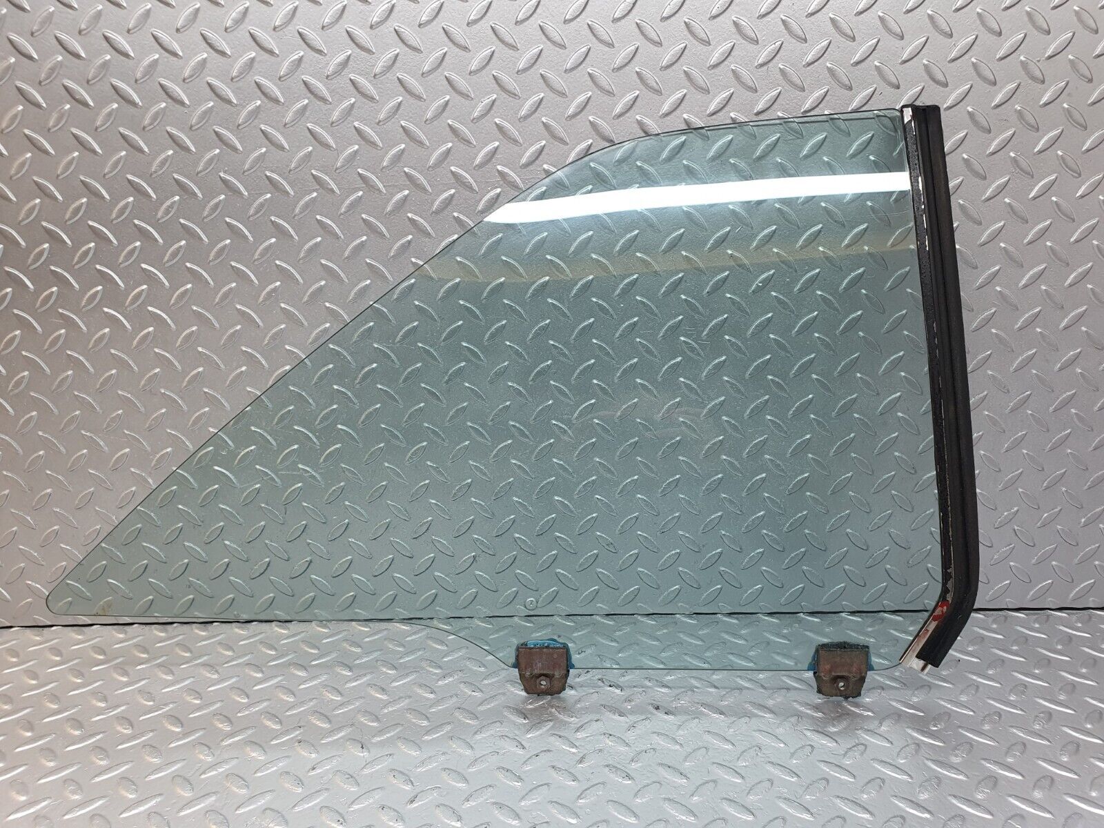 43758 Mercedes-Benz C126 380SEC Coupe Rear Right Window Glass