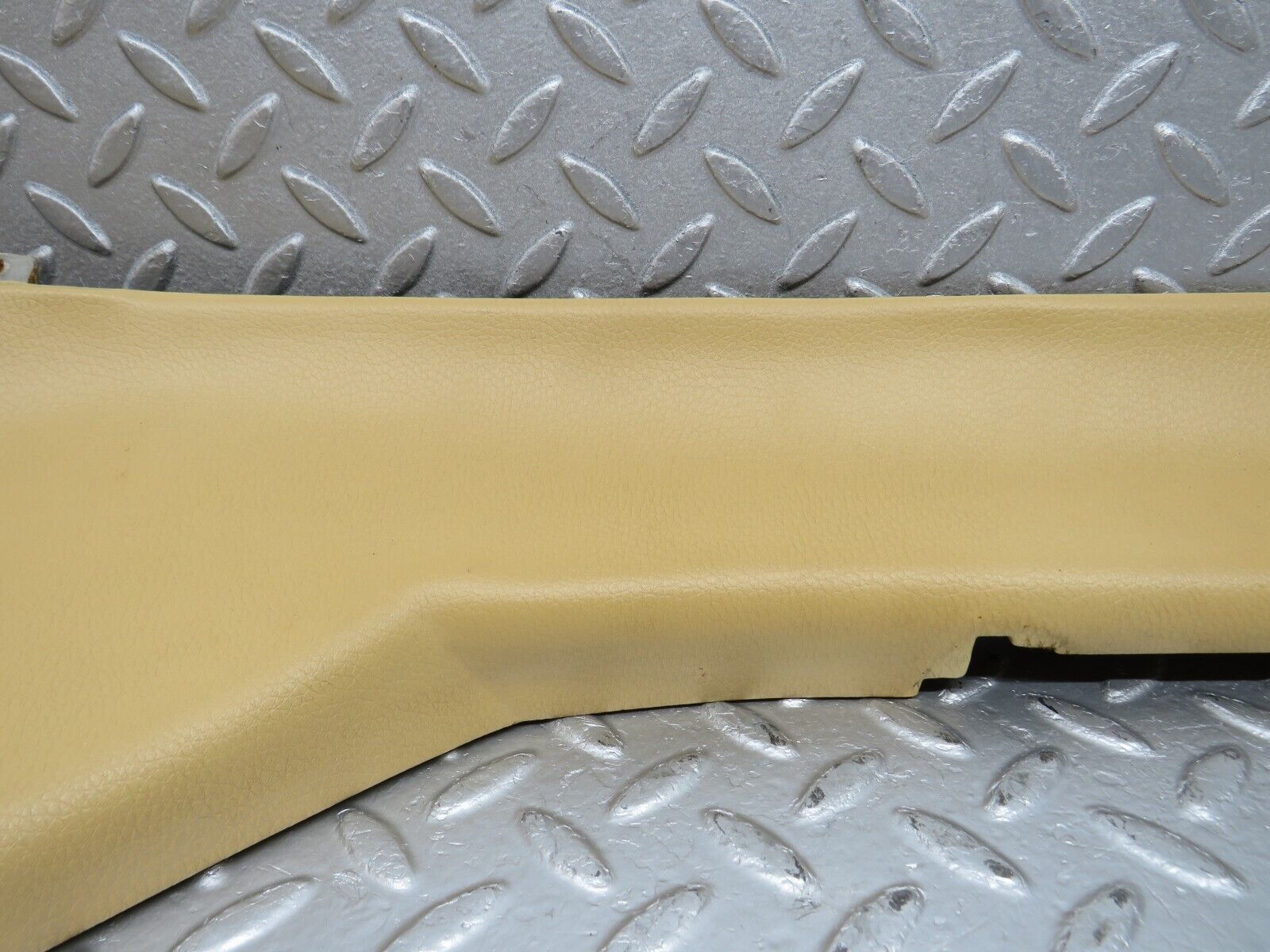 39842 Mercedes-Benz R107 350SL Hardtop C Pillar Cover Left Side Cream