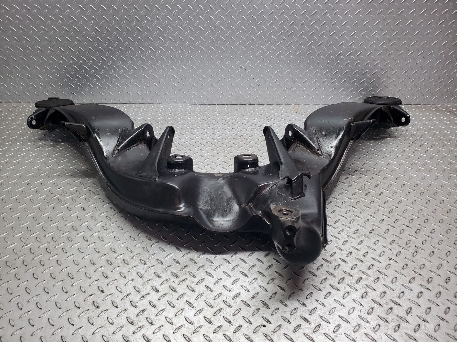 45874 Mercedes-Benz W126 420SE Rear Subframe Axle Carrier