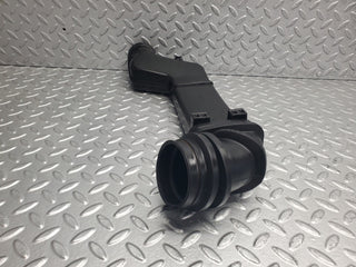W124 Wagon air intake pipe used OEM