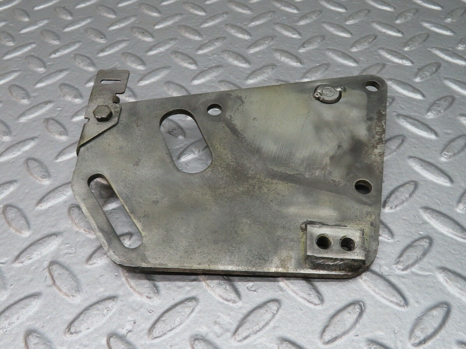 20681 Mercedes-Benz R107 450SL Power Steering Pump Bracket
