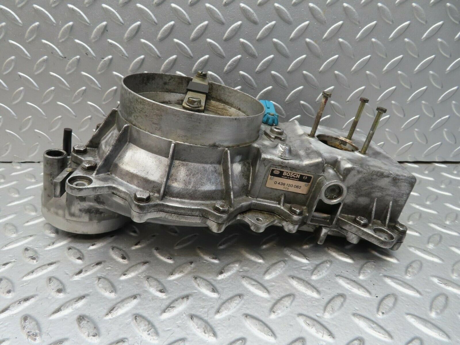 15587 Mercedes-Benz R107 450SL  Air Flow Mass Meter  Sensor Bosch 0438120062