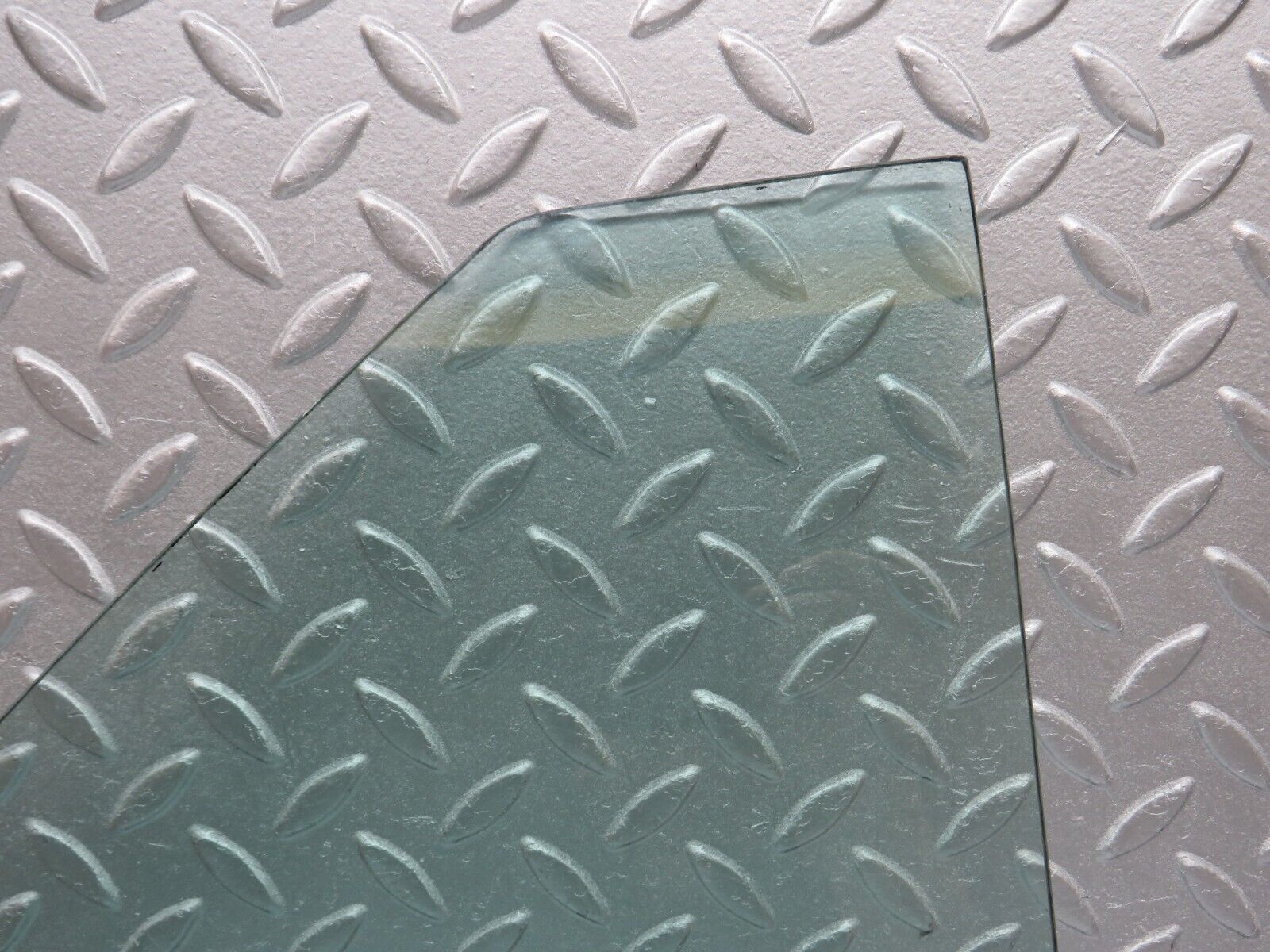 40155 Mercedes-Benz R107 350SL Hardtop Quarter Window Glass Left Side